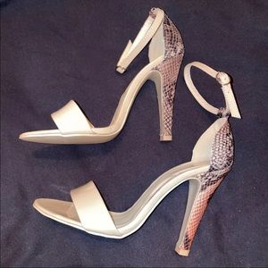 NWOT soho central nude crocodile print heels